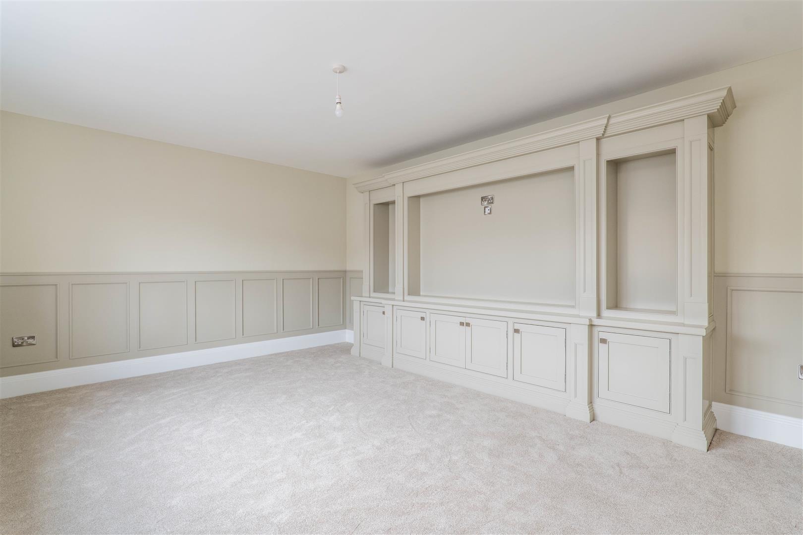 5 bed property in Fermor Road, Preston